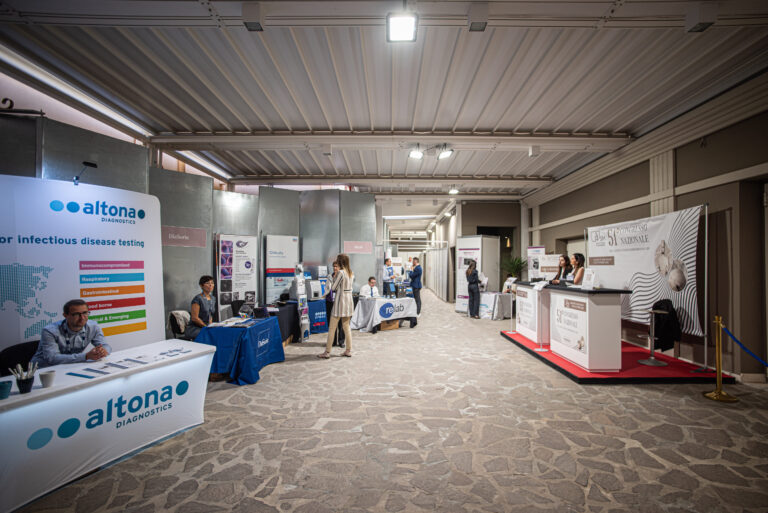 downtown-centro-congressi-cagliari-espositori-Foyer esterno accoglienza